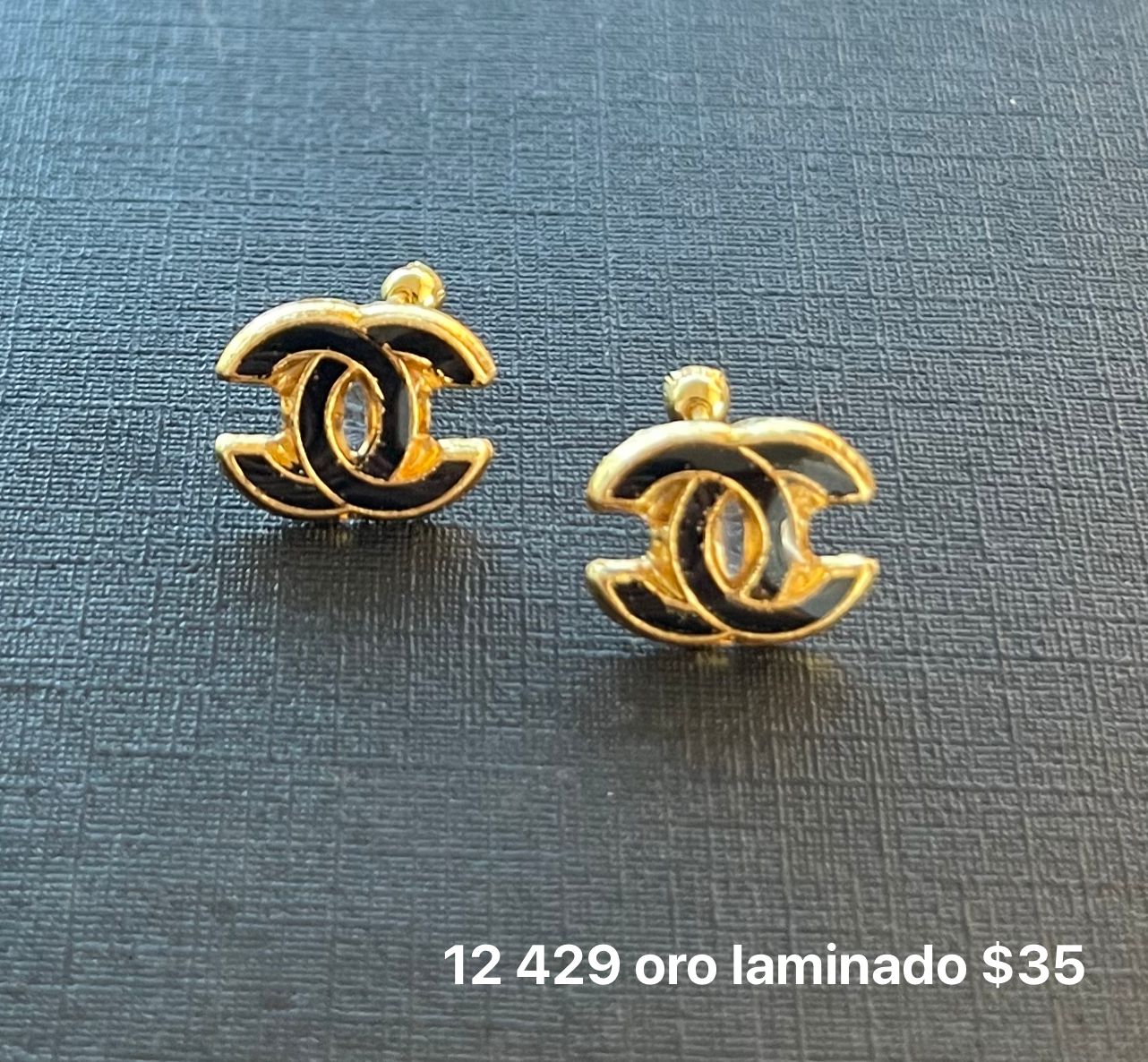 Broquel oro laminado y esmalte