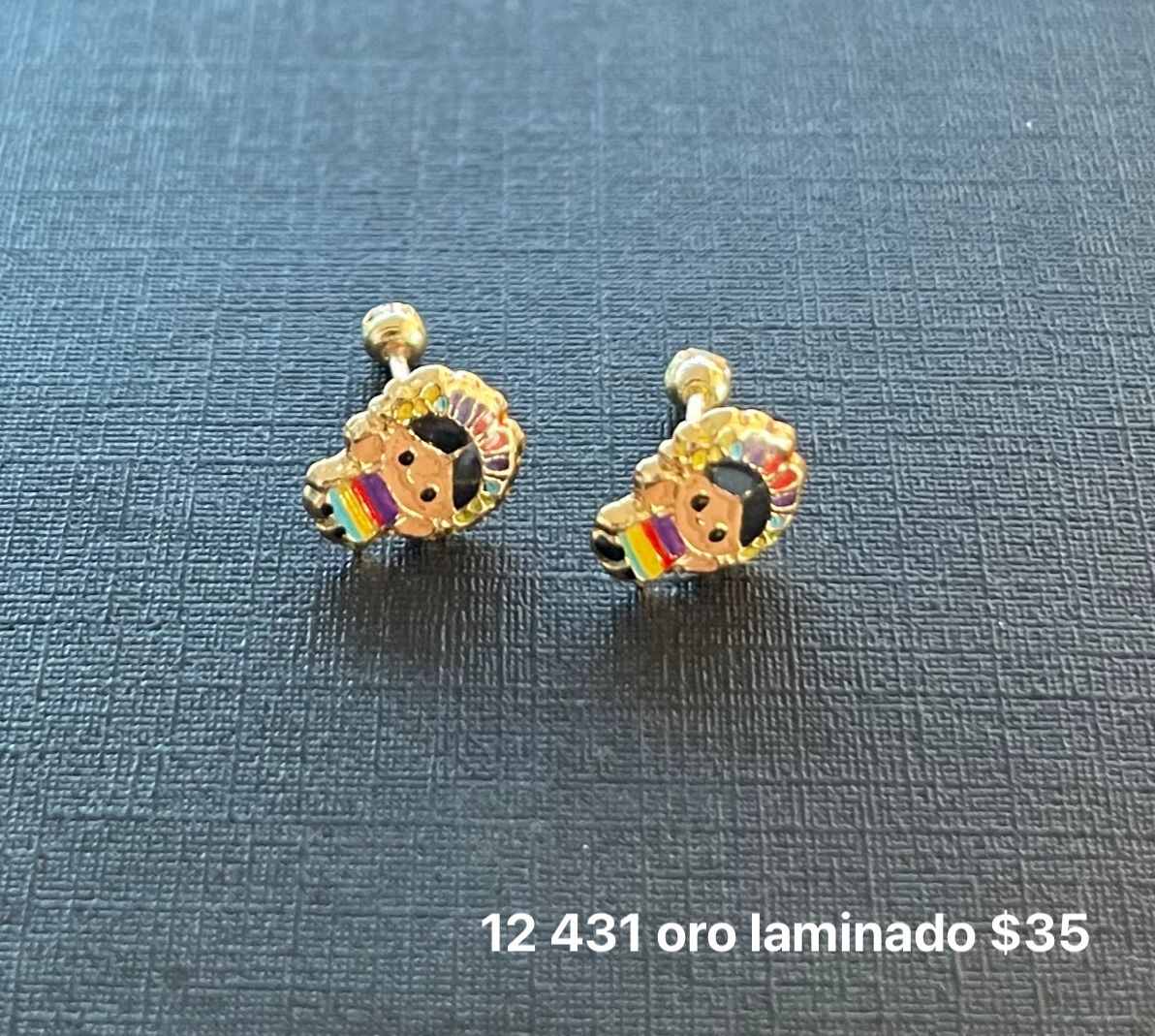 Broquel oro laminado y esmalte