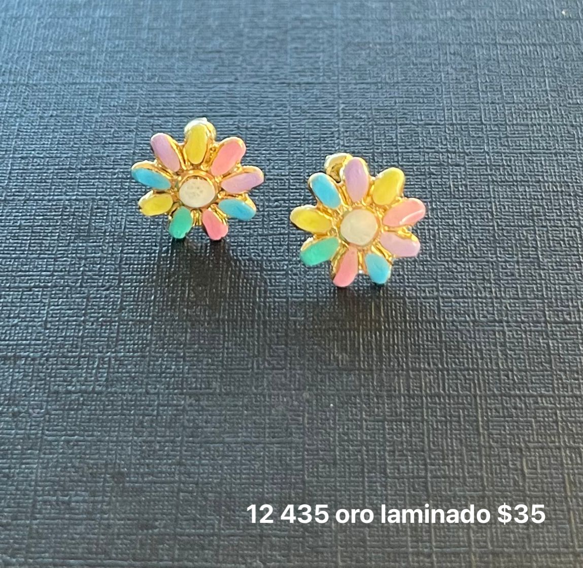 Broquel oro laminado y esmalte